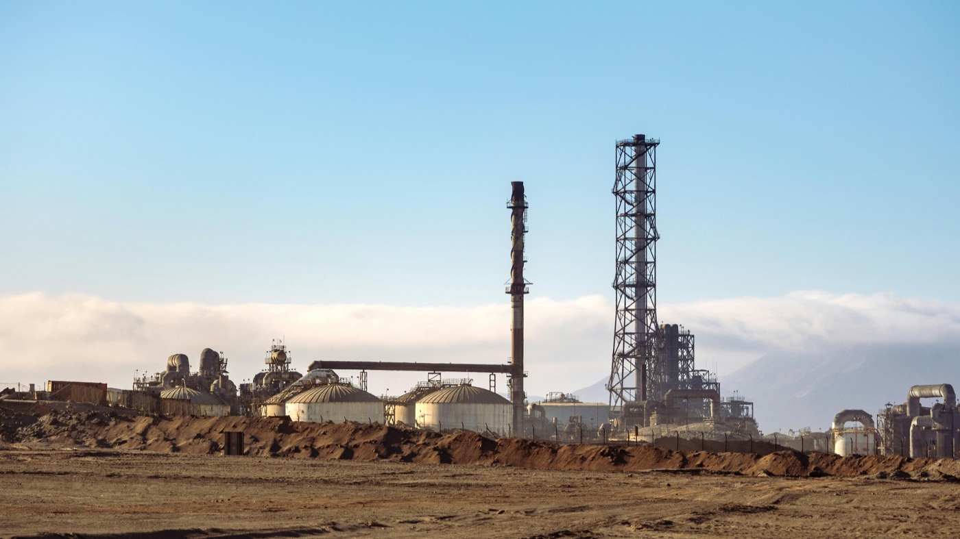 Planta minera en desierto de Atacama